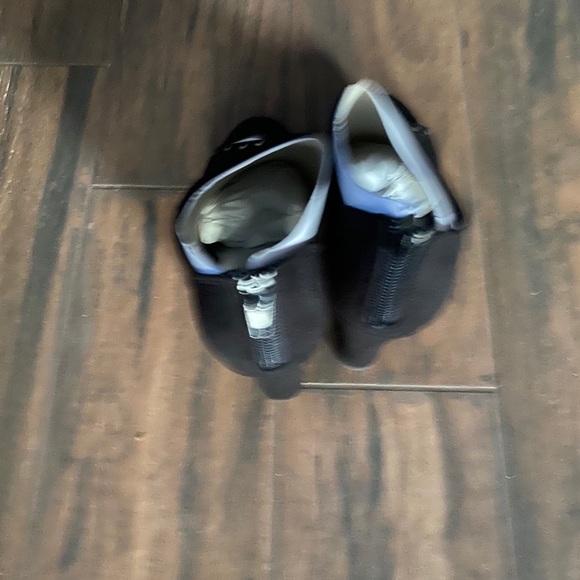 FIONI BLACK WITH SILVER STUD WEDGES - Picture 3 of 6